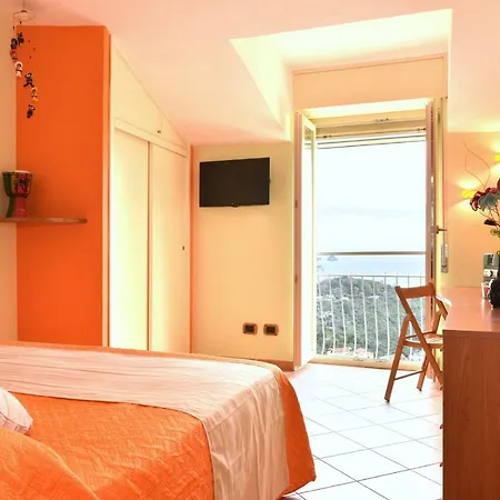 Mareluna Apartament *